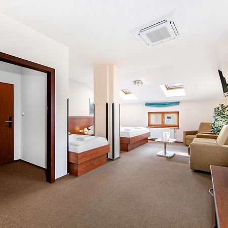 פלזן Hotel Palace מראה חיצוני תמונה