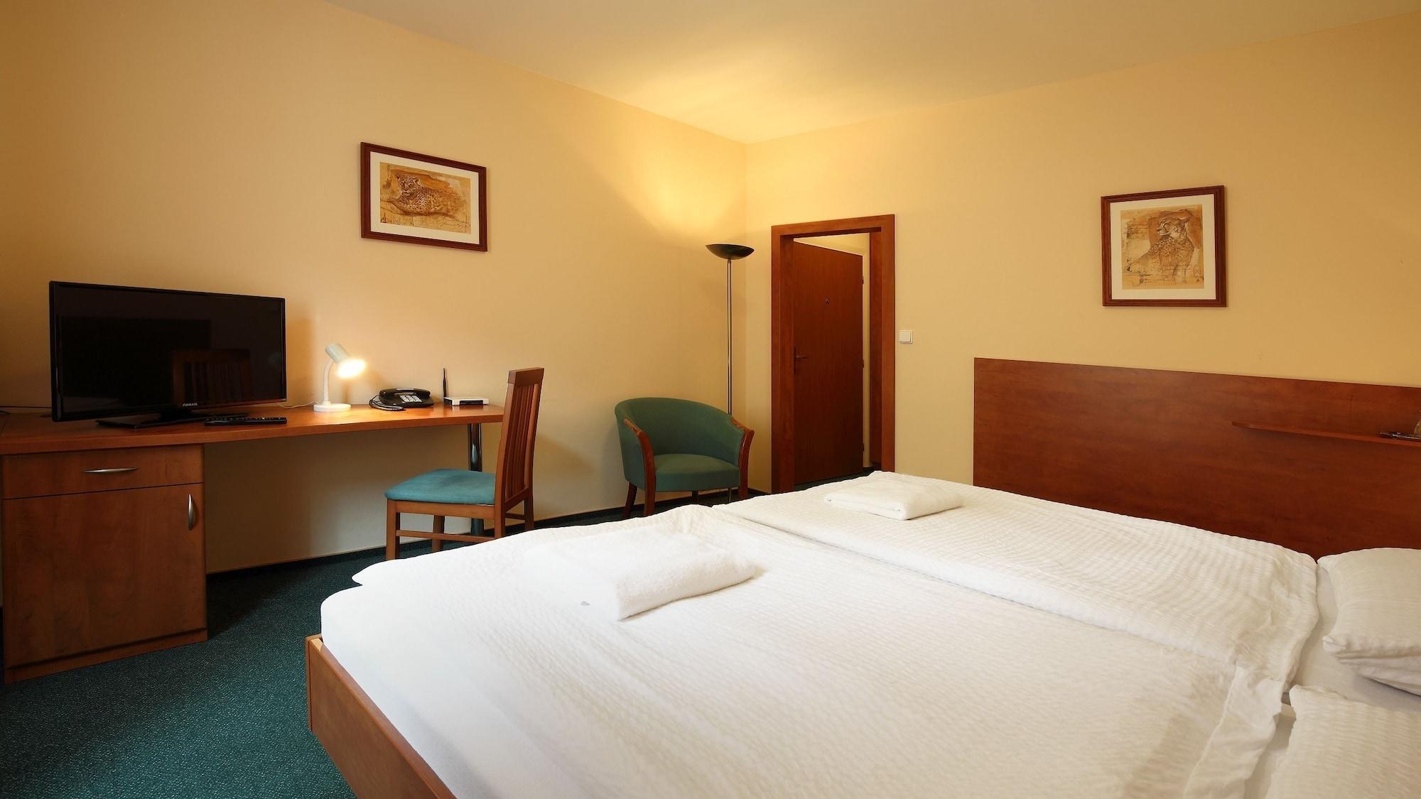 פלזן Hotel Palace מראה חיצוני תמונה
