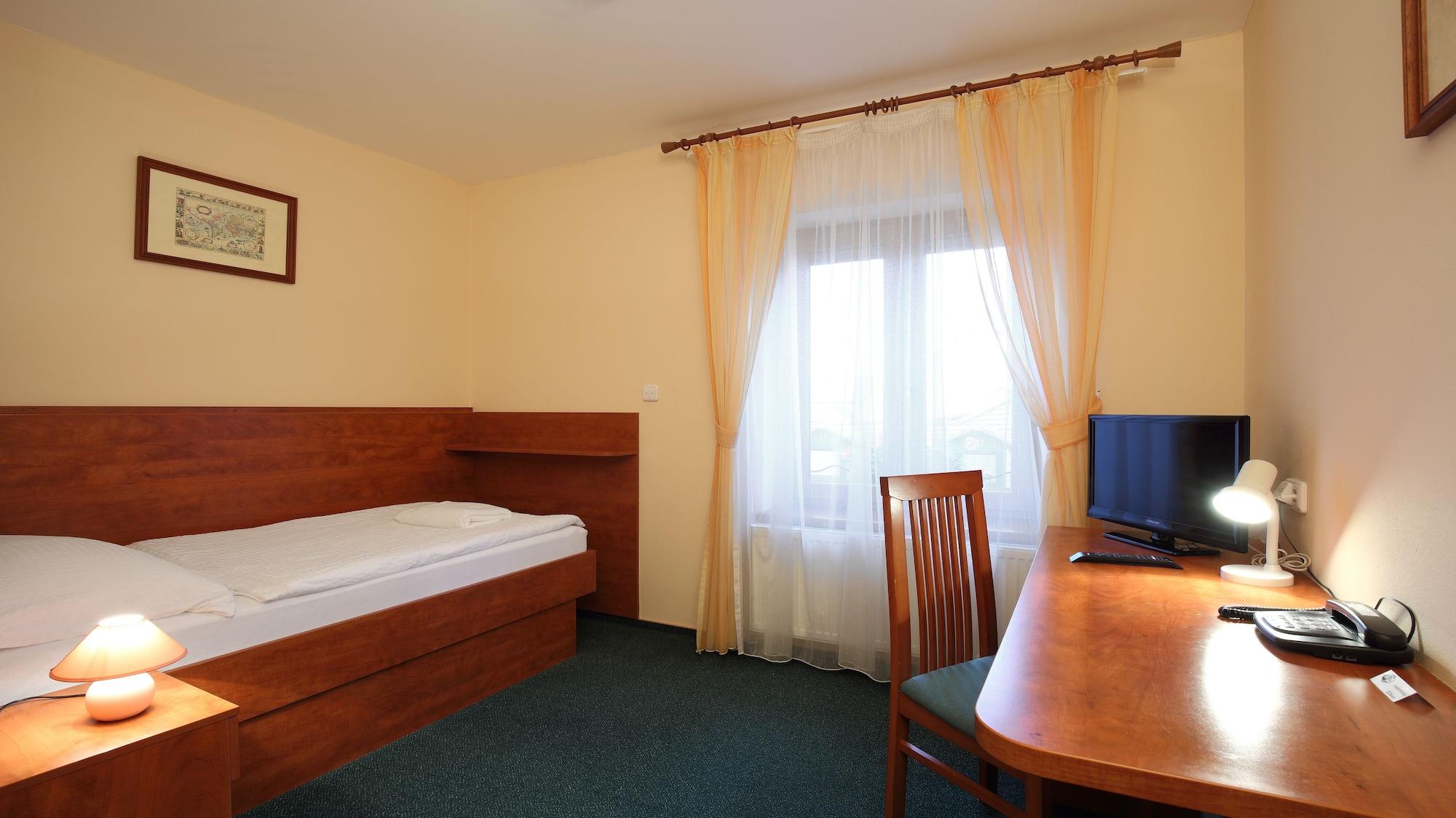 פלזן Hotel Palace מראה חיצוני תמונה
