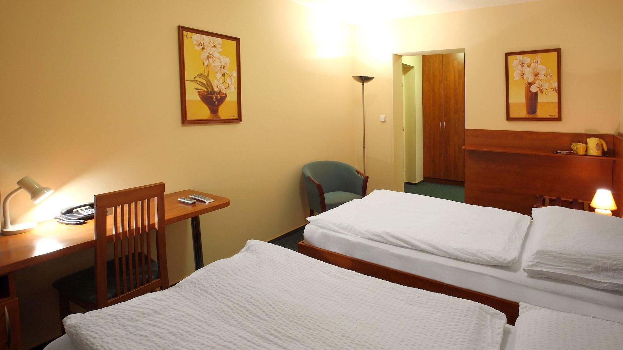 פלזן Hotel Palace מראה חיצוני תמונה