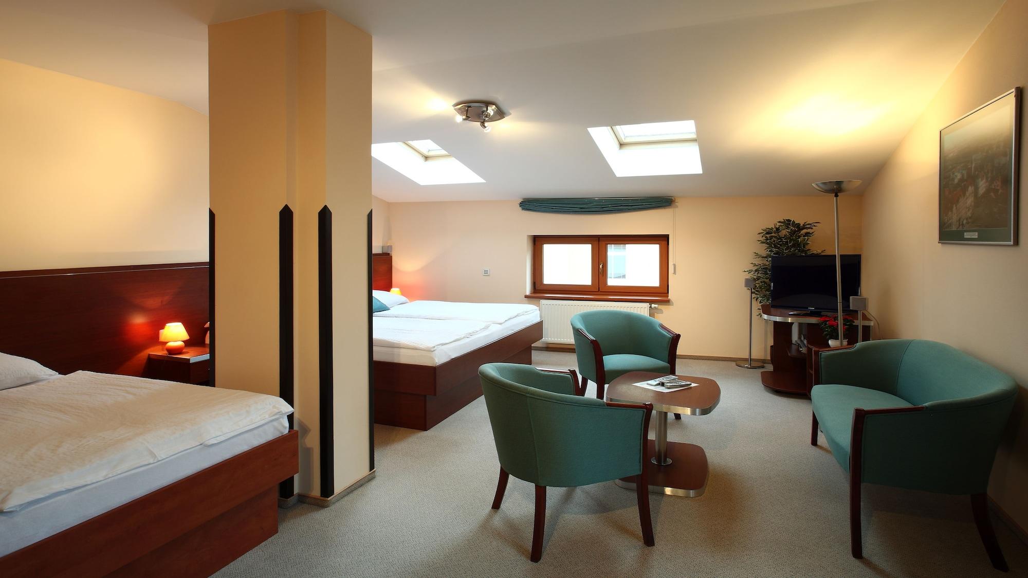 פלזן Hotel Palace מראה חיצוני תמונה