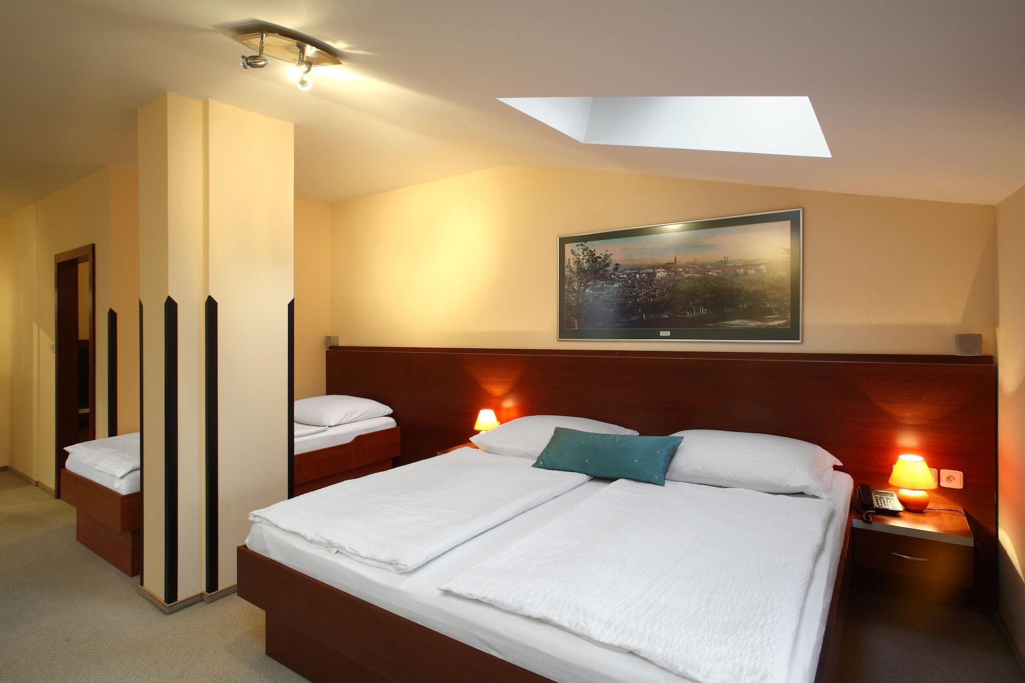 פלזן Hotel Palace מראה חיצוני תמונה
