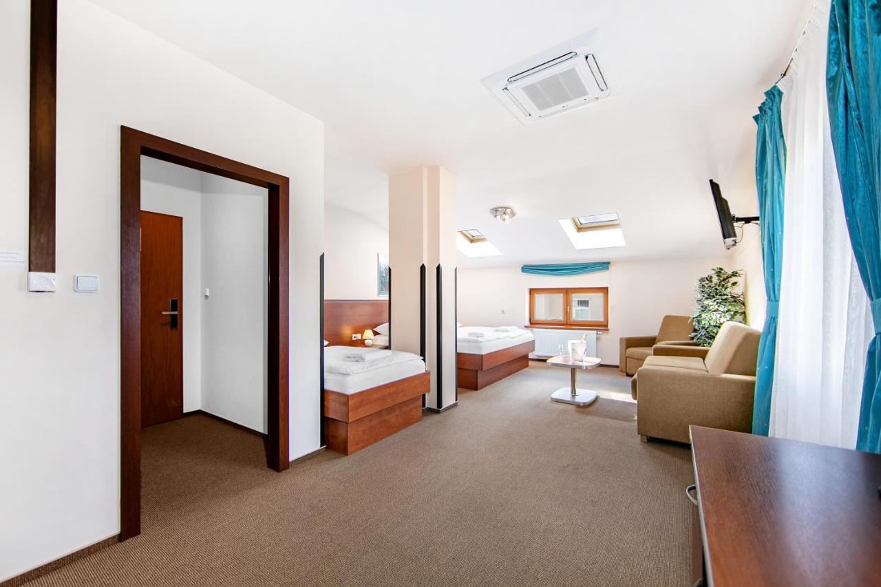 פלזן Hotel Palace מראה חיצוני תמונה