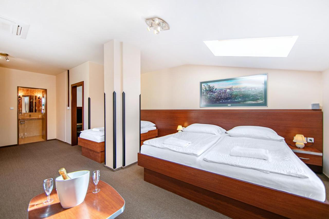 פלזן Hotel Palace מראה חיצוני תמונה