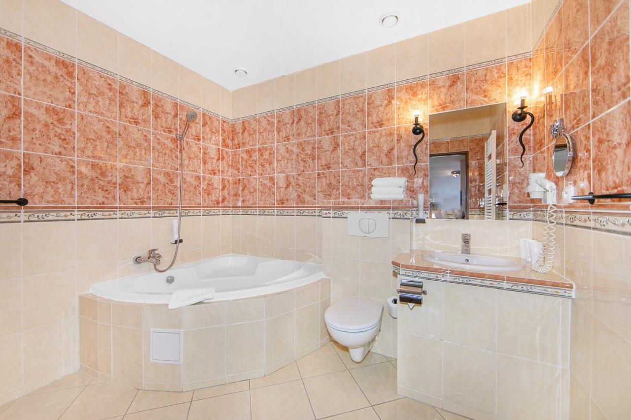 פלזן Hotel Palace מראה חיצוני תמונה