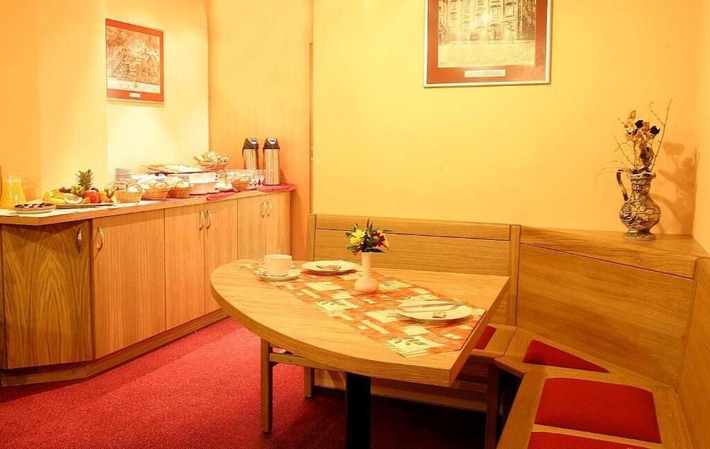 פלזן Hotel Palace מראה חיצוני תמונה