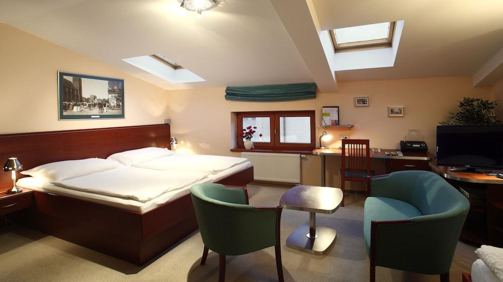 פלזן Hotel Palace מראה חיצוני תמונה