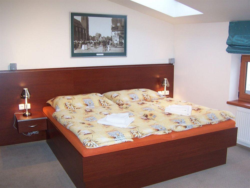 פלזן Hotel Palace מראה חיצוני תמונה