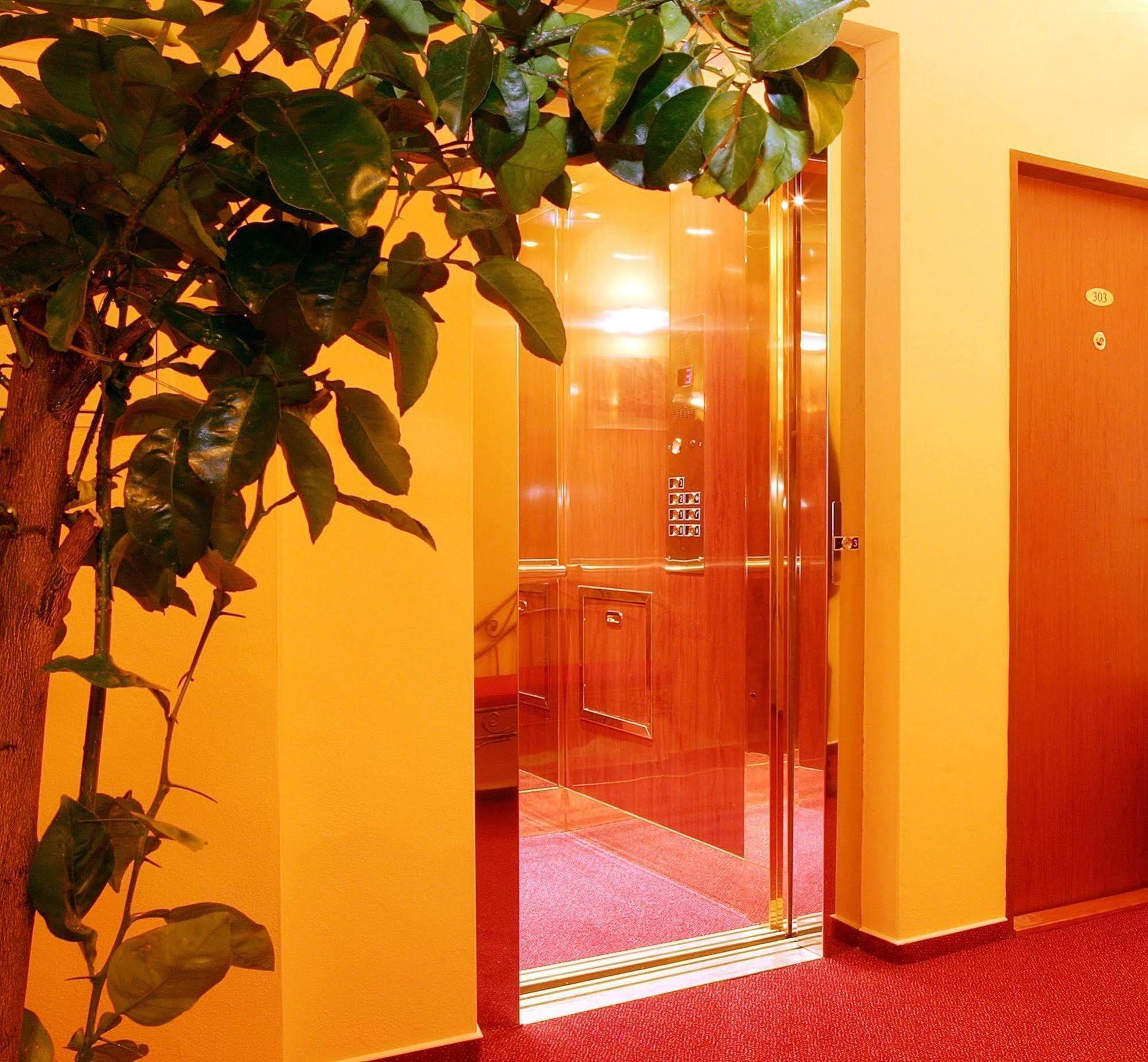 פלזן Hotel Palace מראה חיצוני תמונה