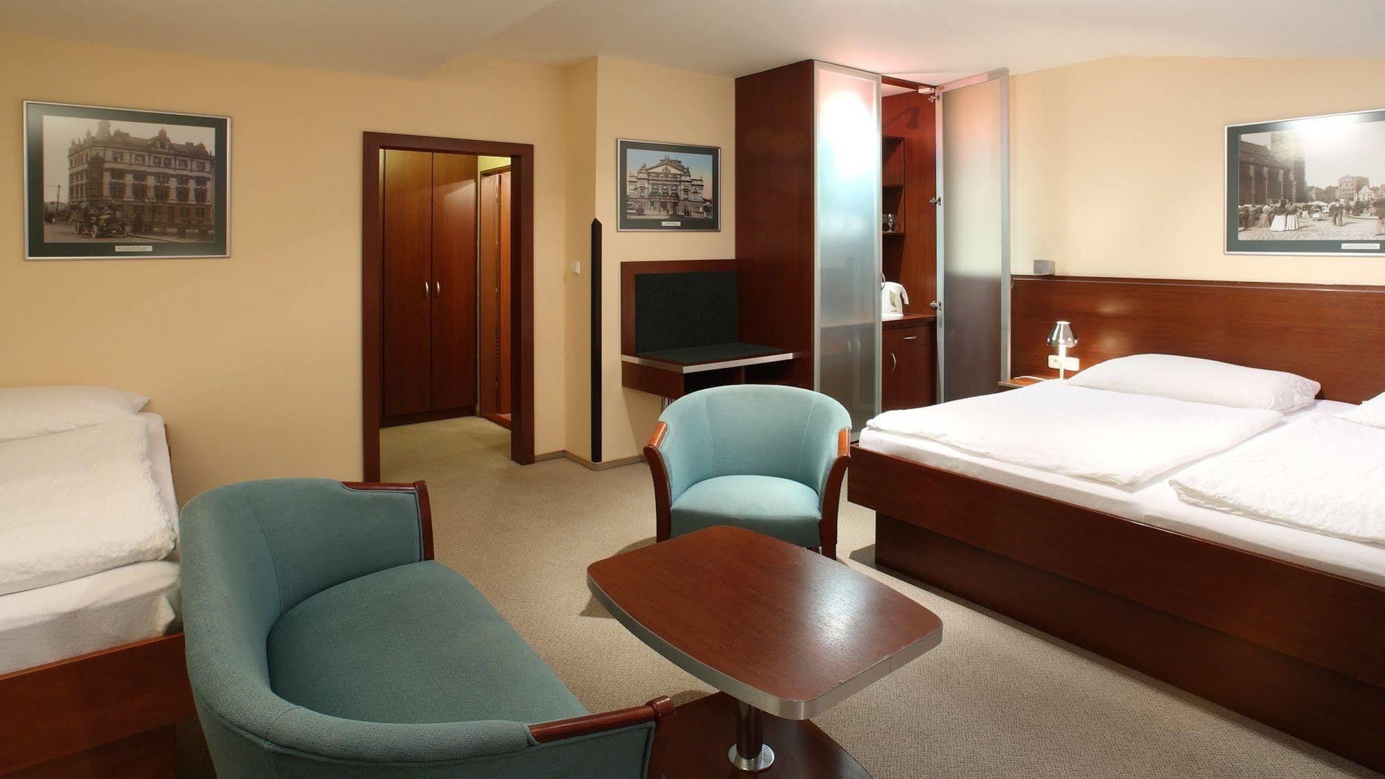 פלזן Hotel Palace מראה חיצוני תמונה