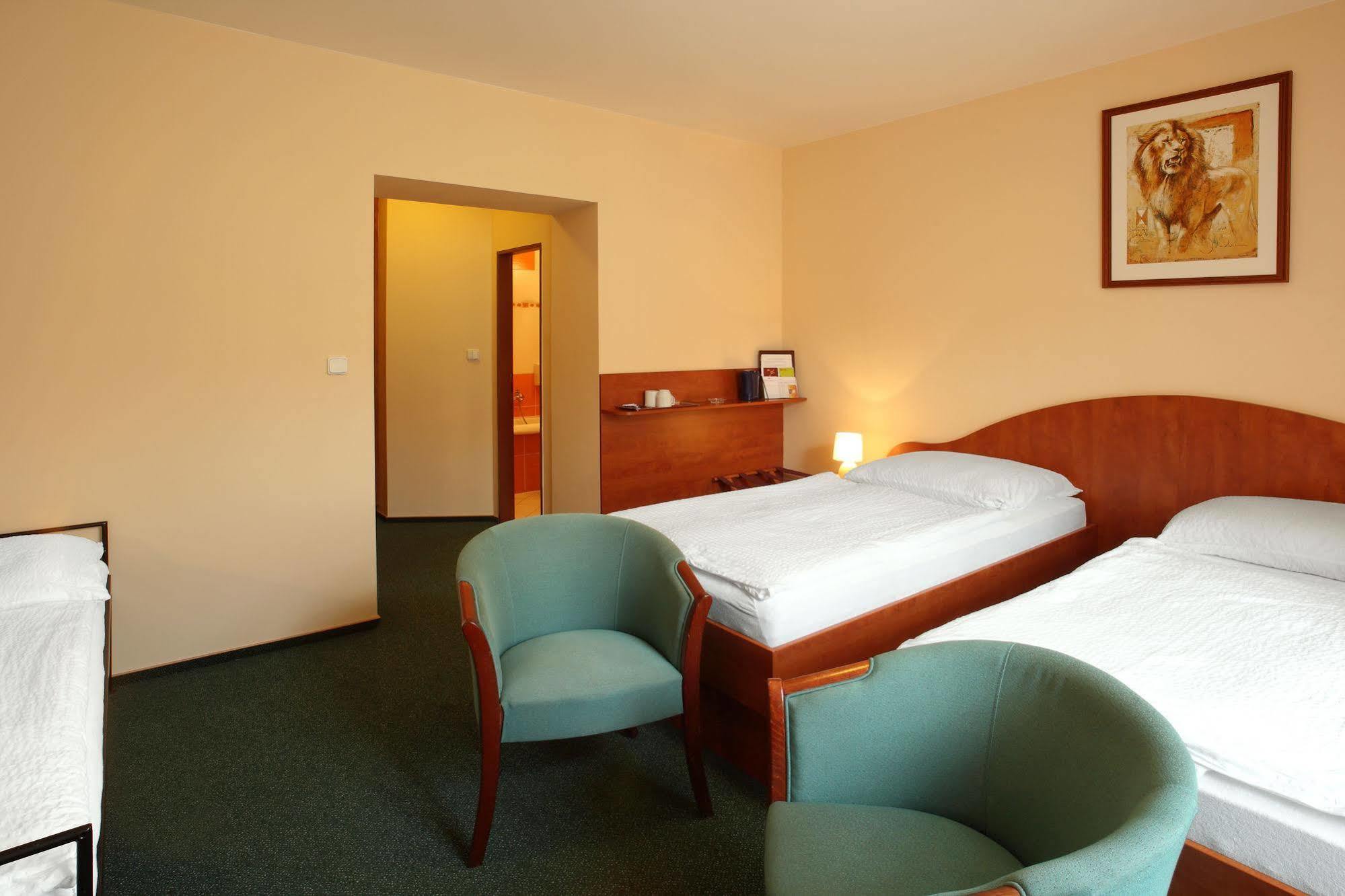 פלזן Hotel Palace מראה חיצוני תמונה